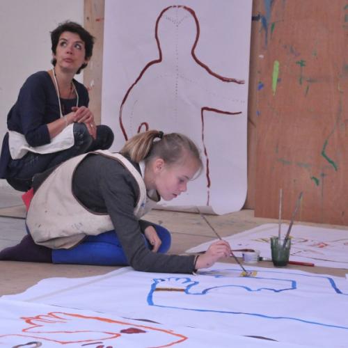 Kinderen tekenen kinderrechtenschool